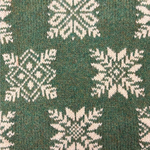 L.L. Bean Vintage Green and Cream Snowflake Sweater - Picture 3 of 4